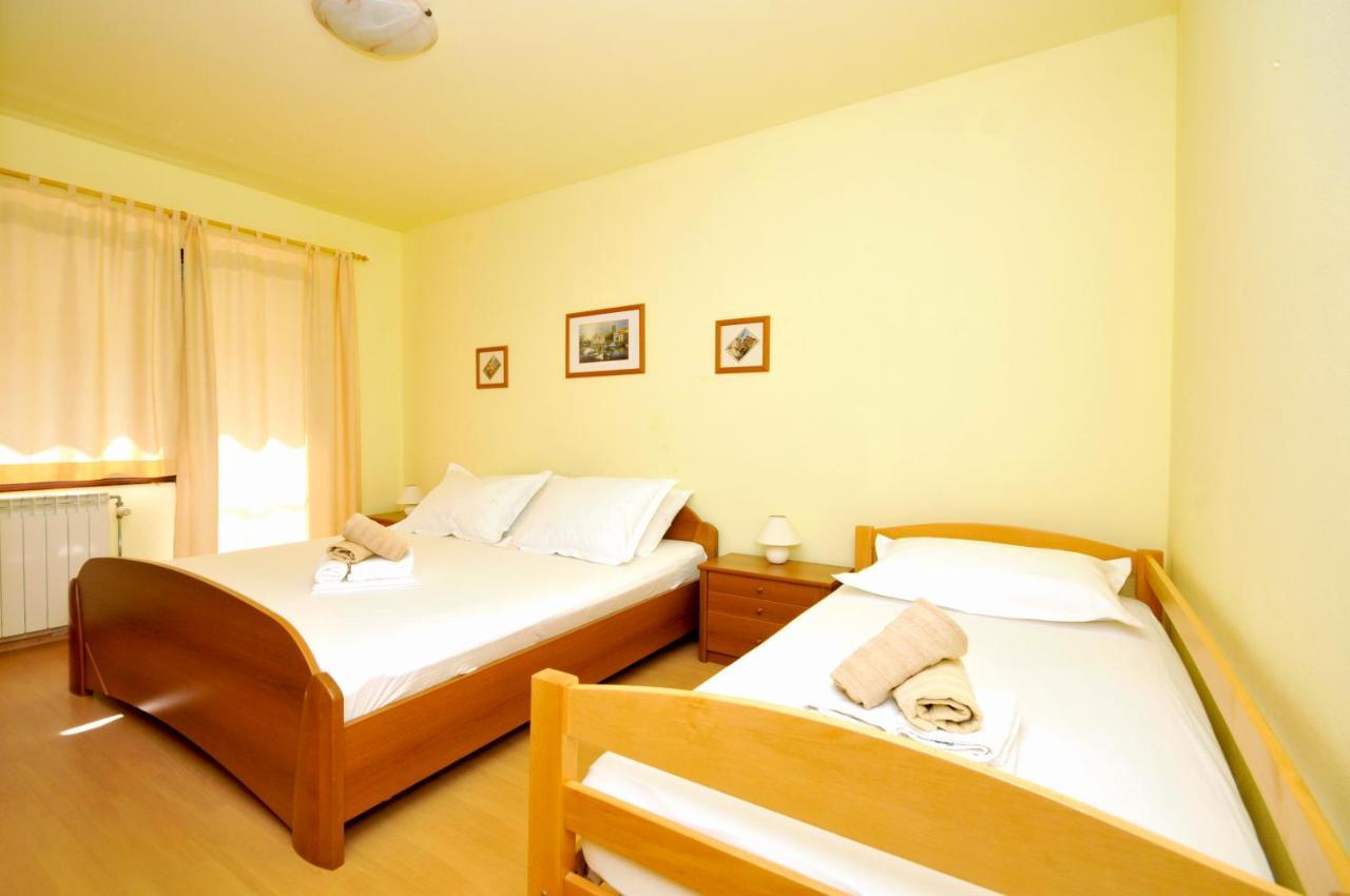 Apartments Penic Trogir Exterior foto